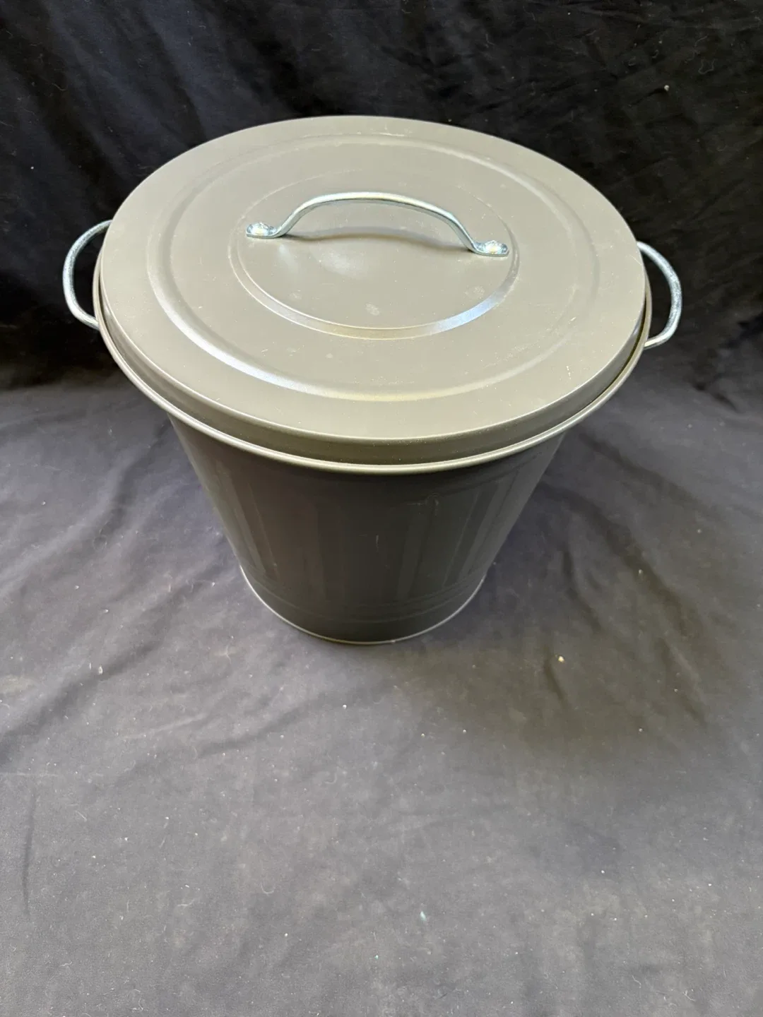 Grey Metal Bucket with Lid image indicator(2)