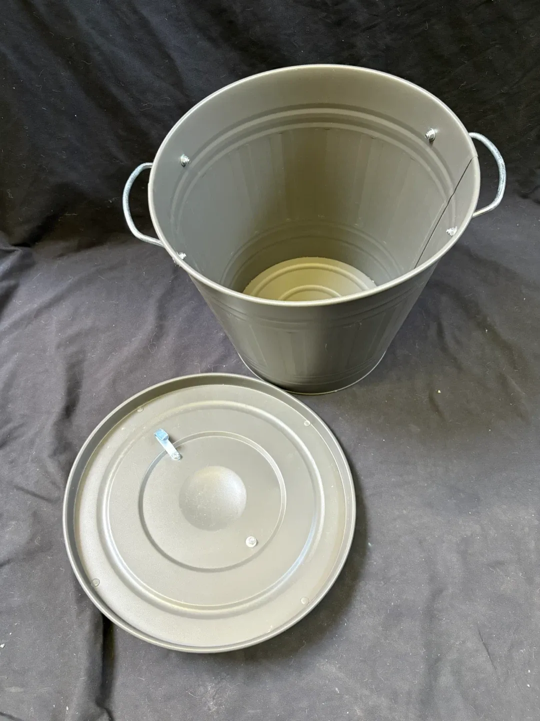 Grey Metal Bucket with Lid image indicator(4)