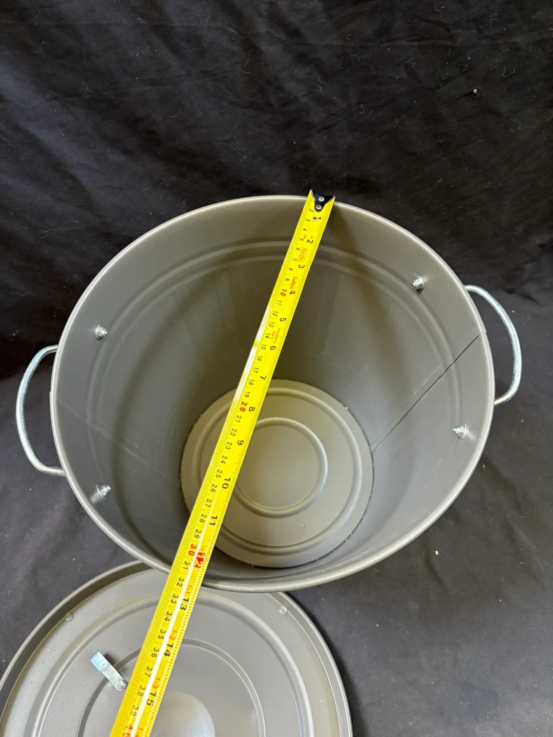 Grey Metal Bucket with Lid image indicator(6)