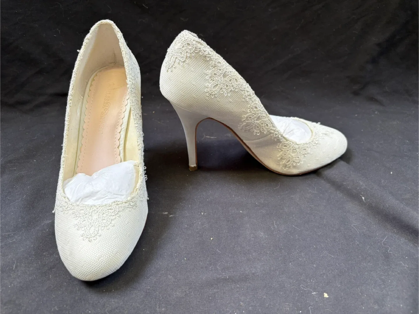 Melissa & Sweet White Heels - Size 6M image indicator(5)