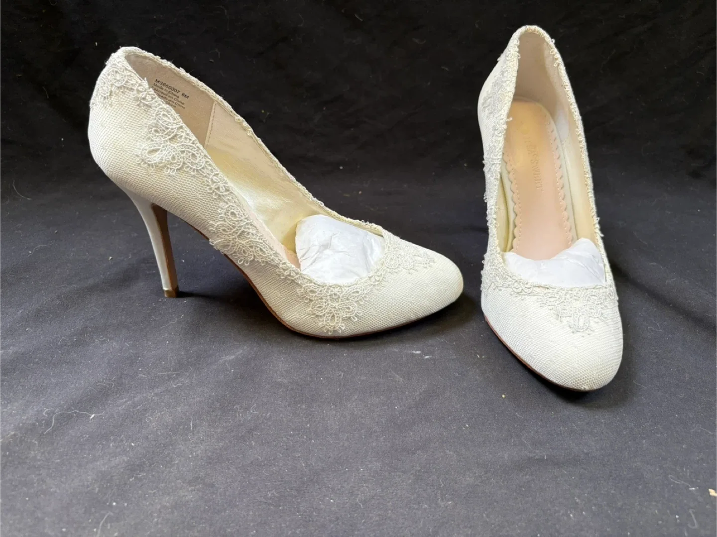 Melissa & Sweet White Heels - Size 6M image indicator(4)