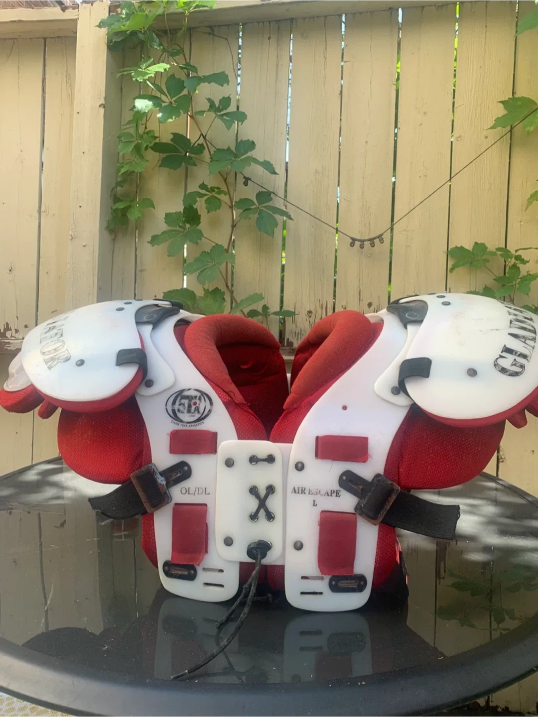 Gladiator Pro Series Football Shoulder Pads - Size L image indicator(2)
