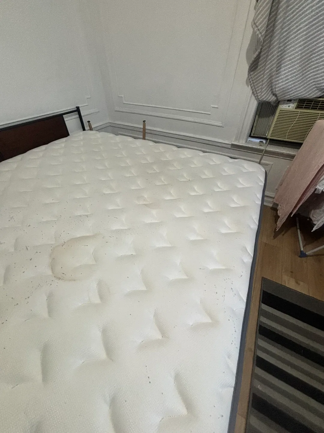 King size mattress with bed frame image indicator(6)