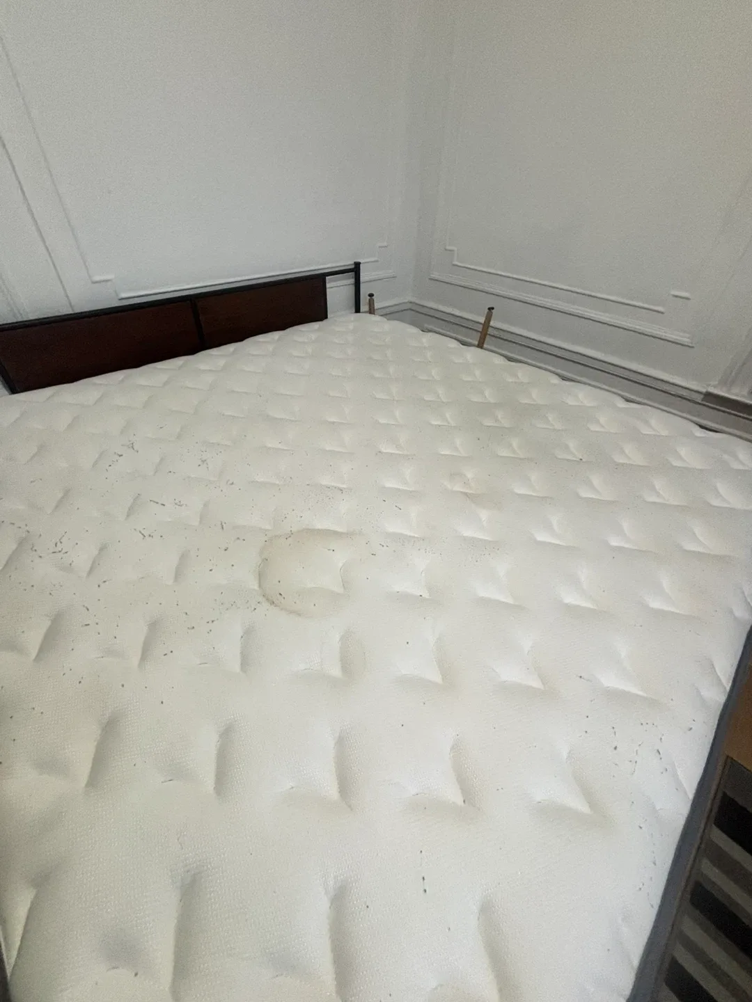 King size mattress with bed frame image indicator(5)