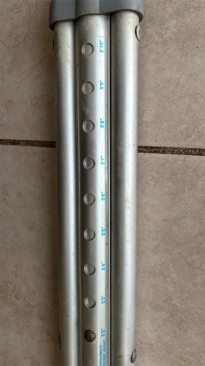 AMG Medical Crutches pair - Medium Adult image indicator(2)