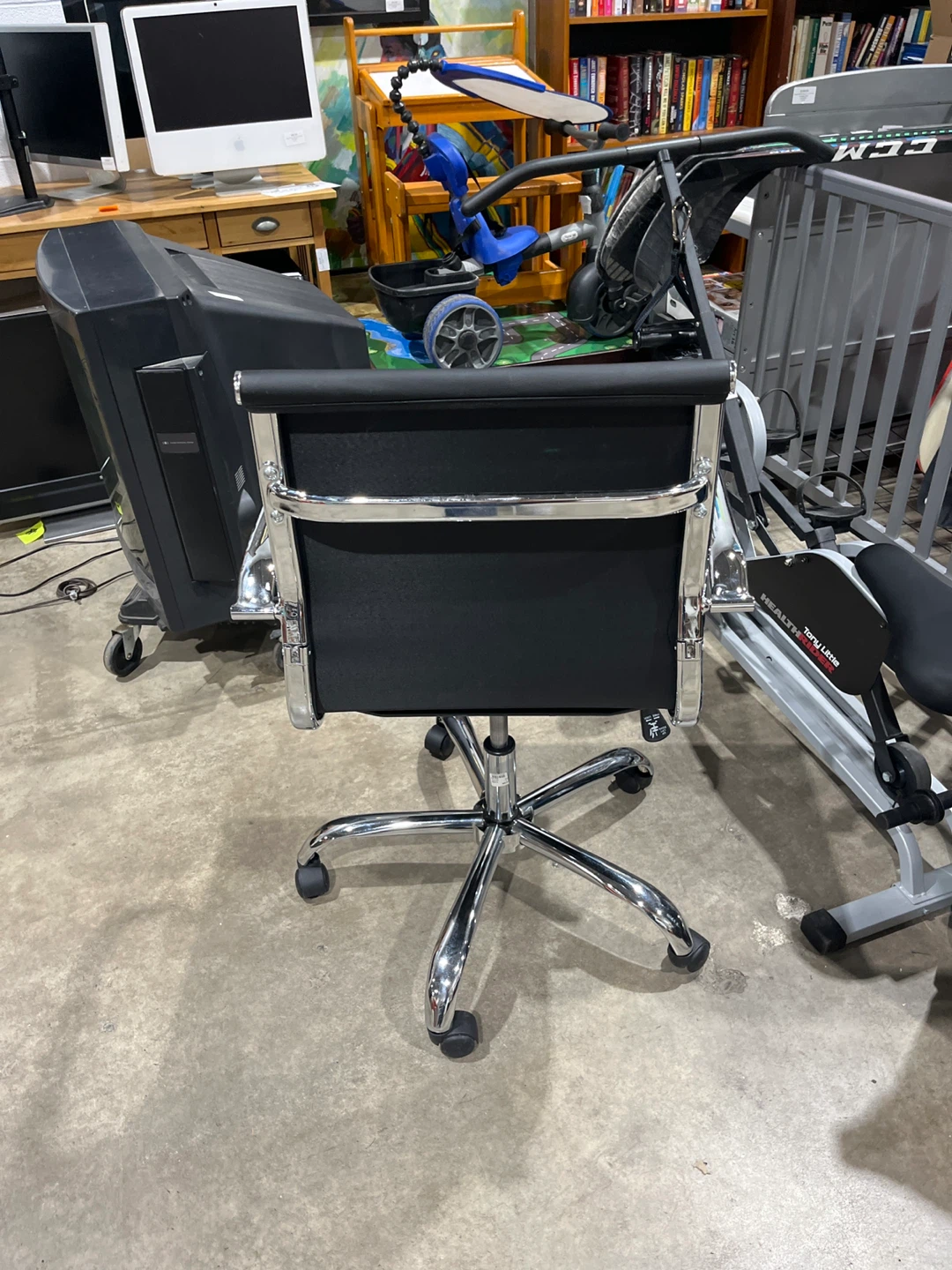 Black Office Chair - photo 3