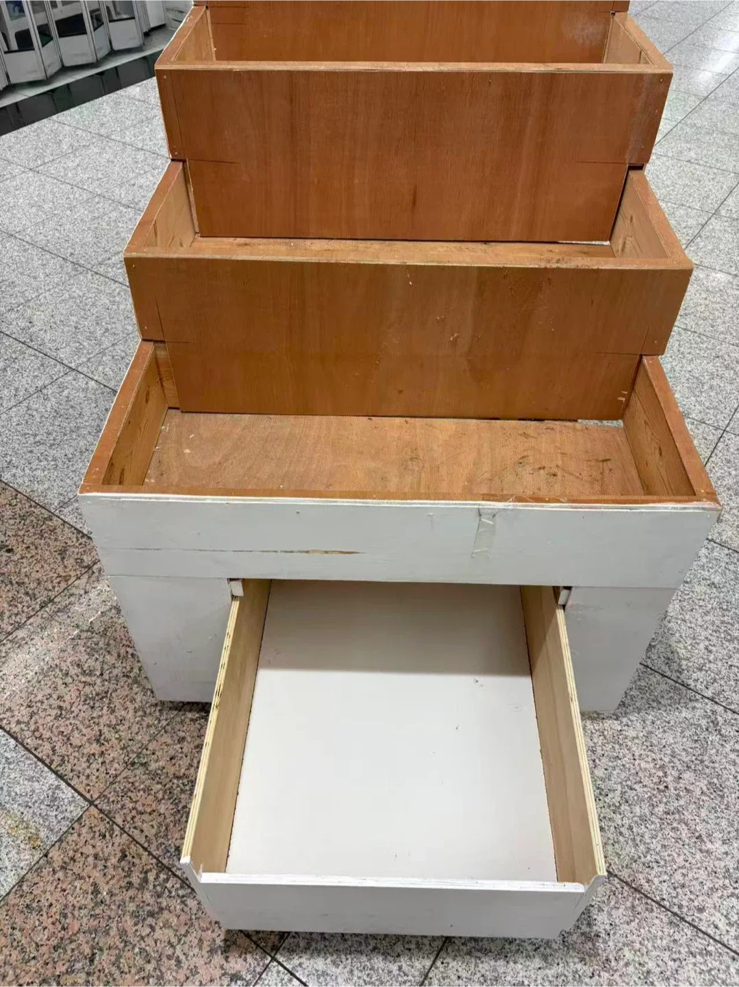 Wooden Step Display Shelf image indicator(3)