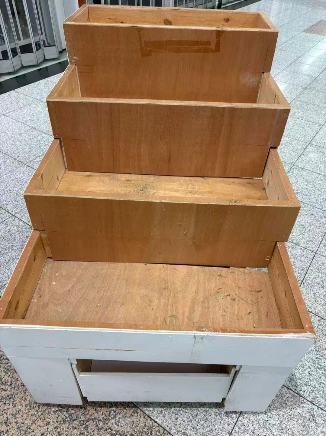 Wooden Step Display Shelf image indicator(2)