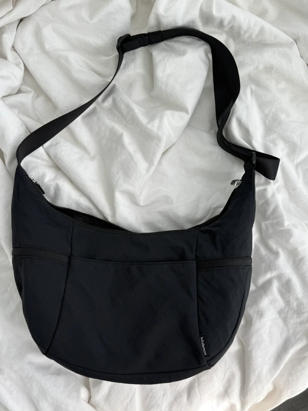 Lululemon Slouchy Sling Bag 6L - Black image indicator(2)