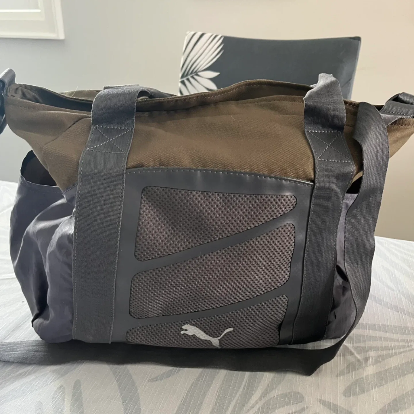Puma Sport Bag - Olive Green & Grey image indicator(3)