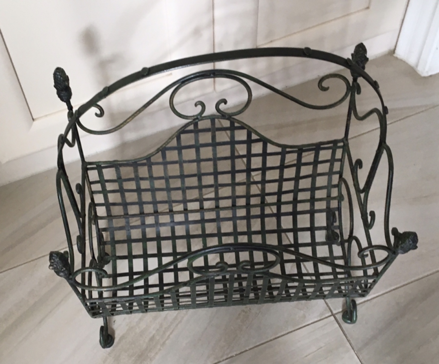 Vintage Style Metal Magazine Rack - photo 4