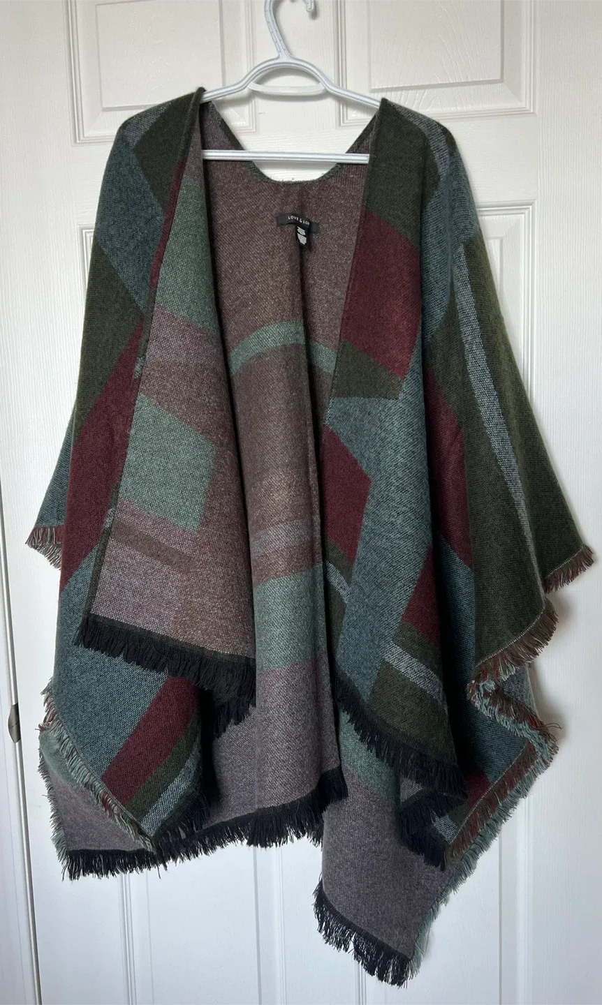 Love & Lore One Size Poncho image indicator(7)