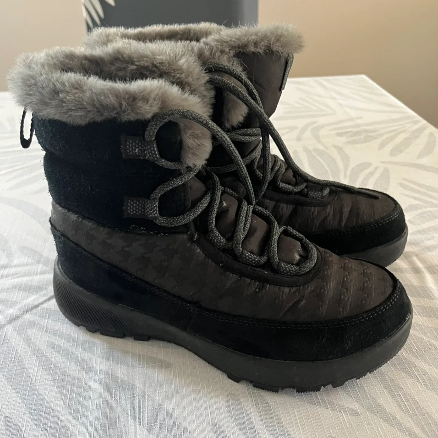 Columbia Women's Winter Boots - Size 7.5 thumbnail