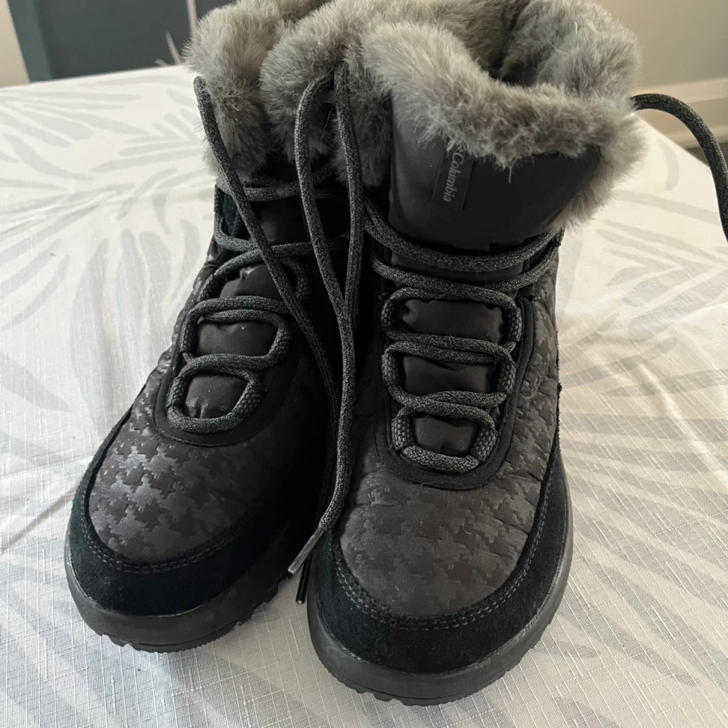Columbia Women's Winter Boots - Size 7.5 image indicator(3)
