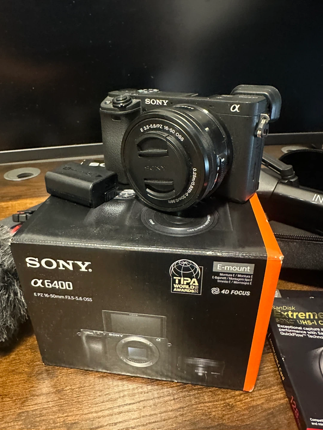 Sony Alpha a6400 E-mount Camera with 16-50mm Lens - photo 2