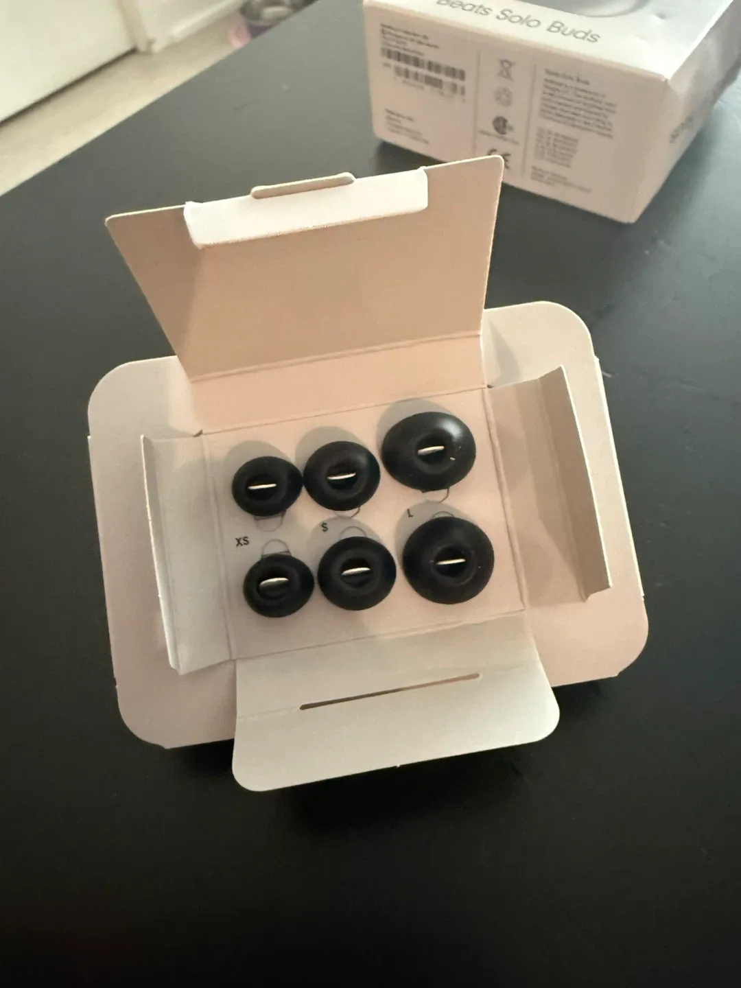 New Beats Solo Buds - Black image indicator(3)