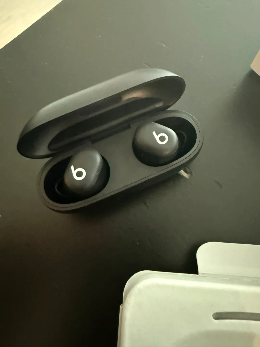 New Beats Solo Buds - Black image indicator(5)
