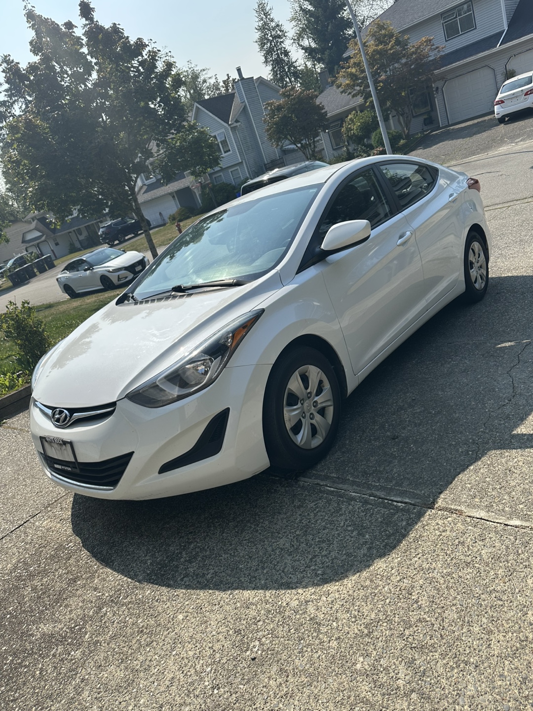 Hyundai Elantra - White - photo 2