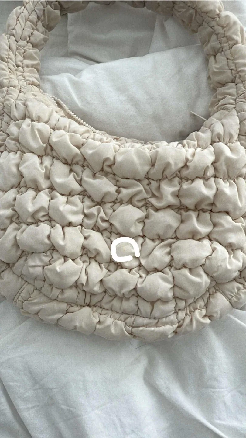 Cream COS Quilted Shoulder Small Bag image indicator(6)