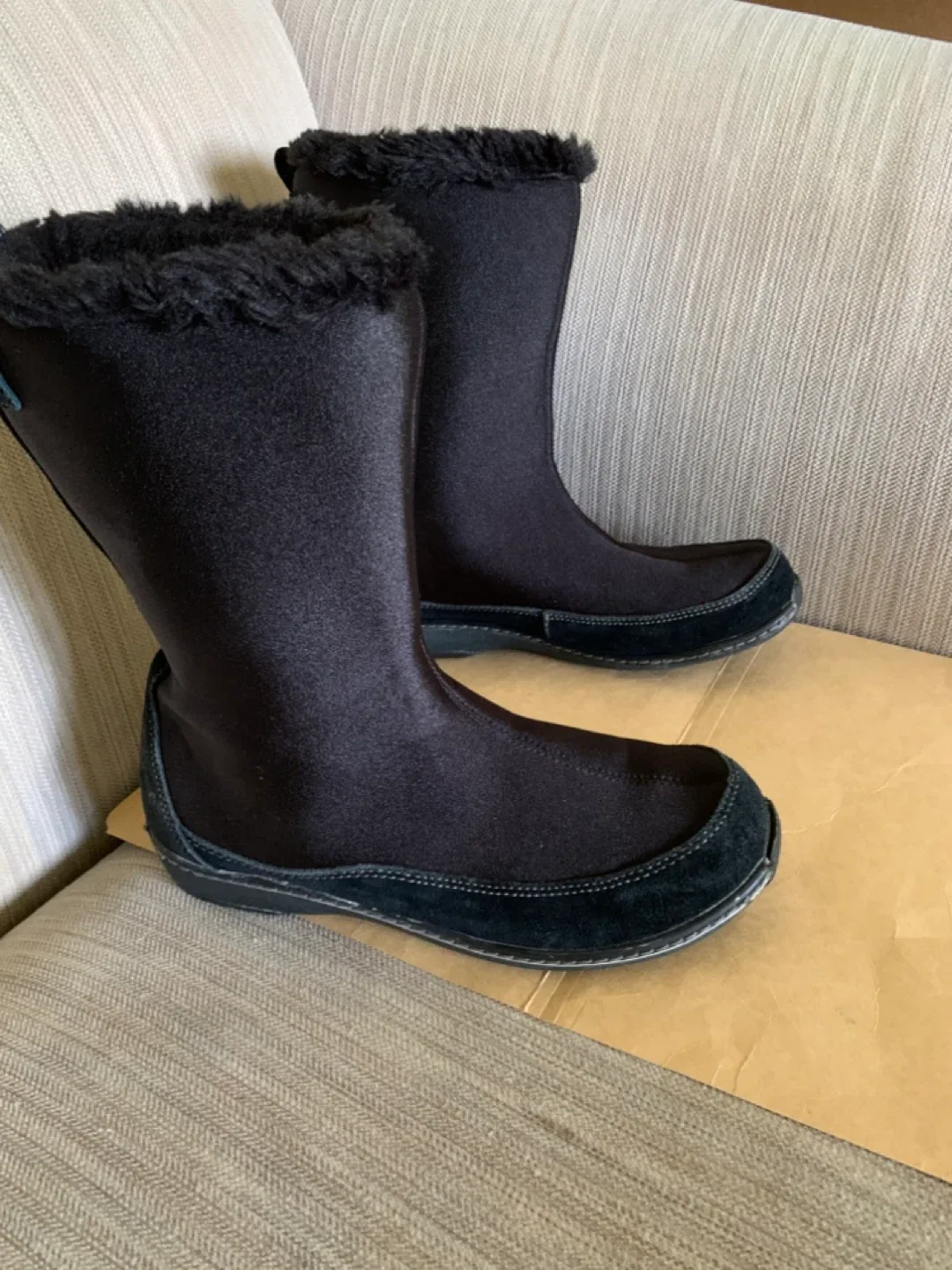 Aetrex Black Winter Boots image indicator(2)