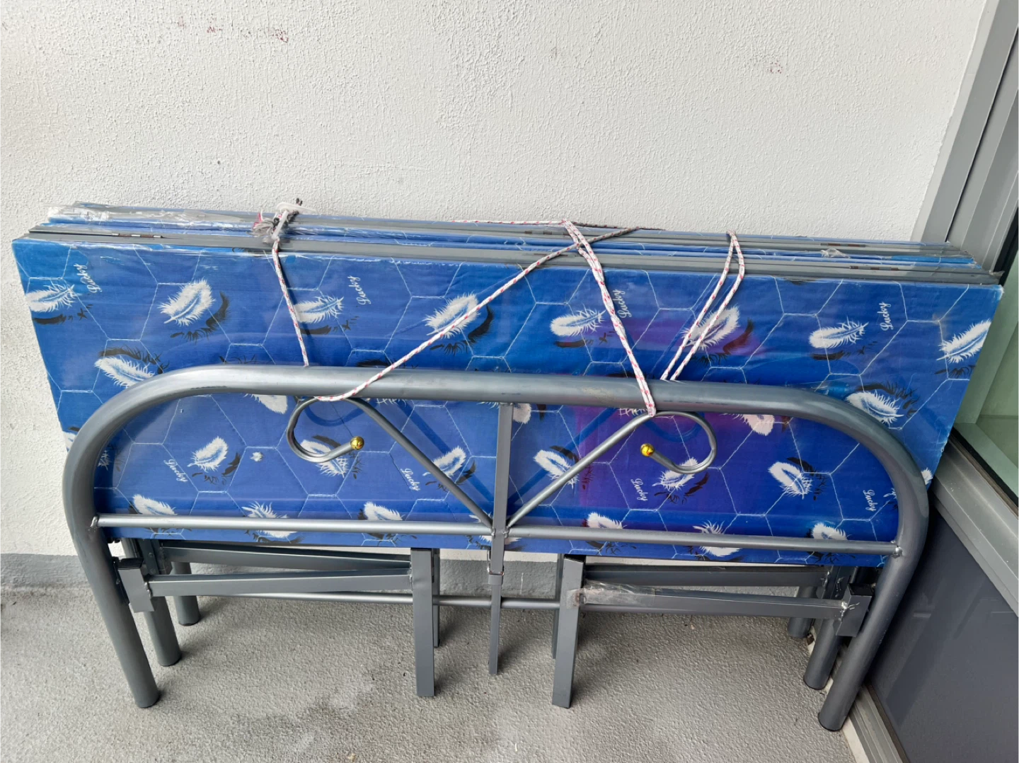 FREE! For pickup only Folding Bed Frame twin xl - photo 4