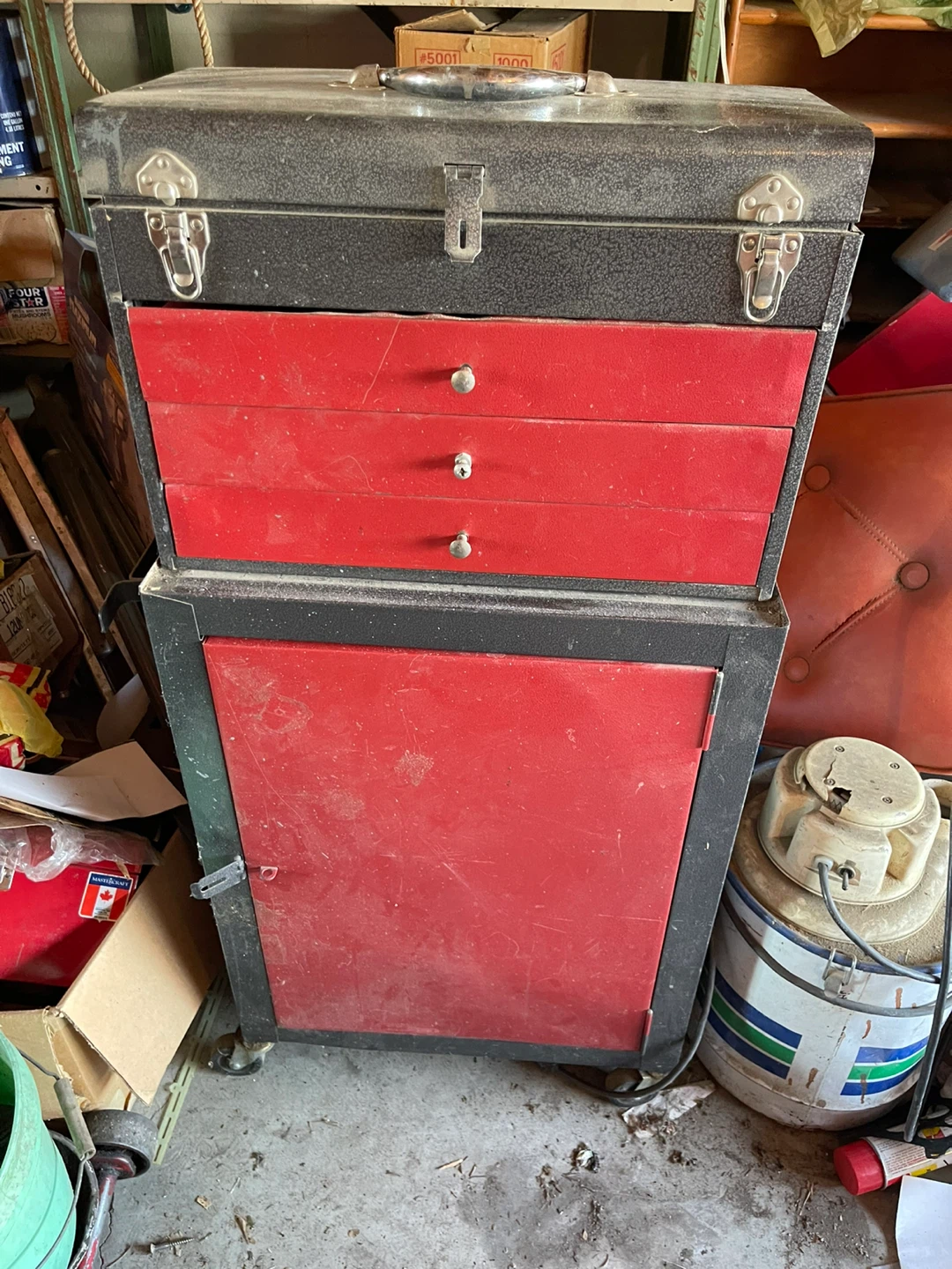 VINTAGE TEST RIGHT ROLLING CHEST