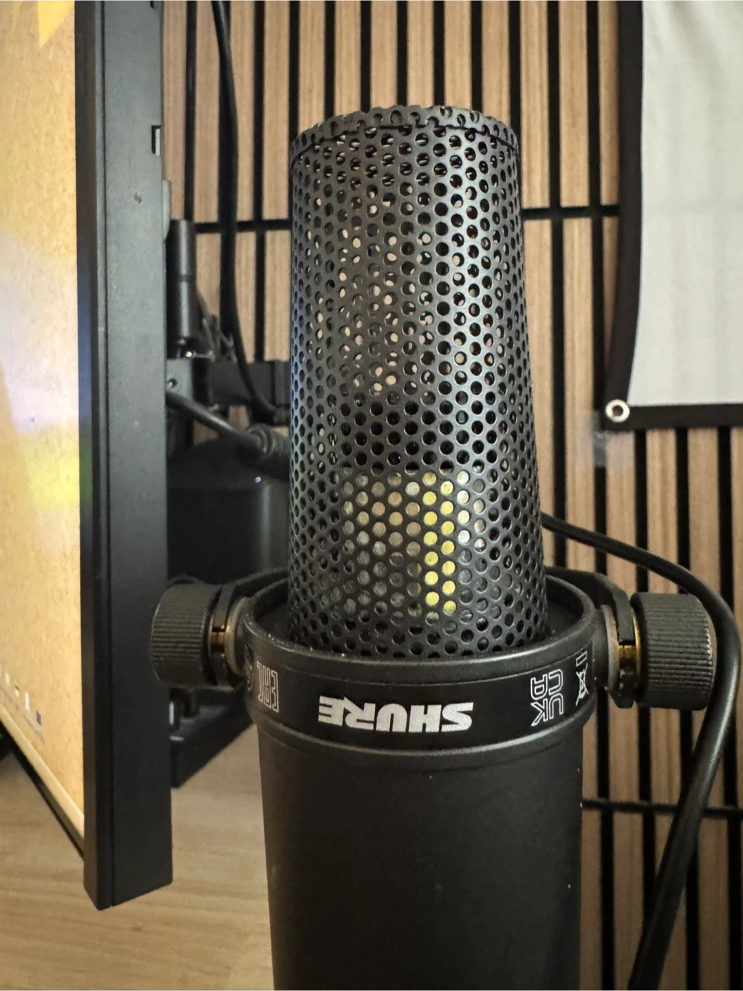 Shure SM7B w/ USB Mix, Amp Booster and Elgato Mic stand - photo 2