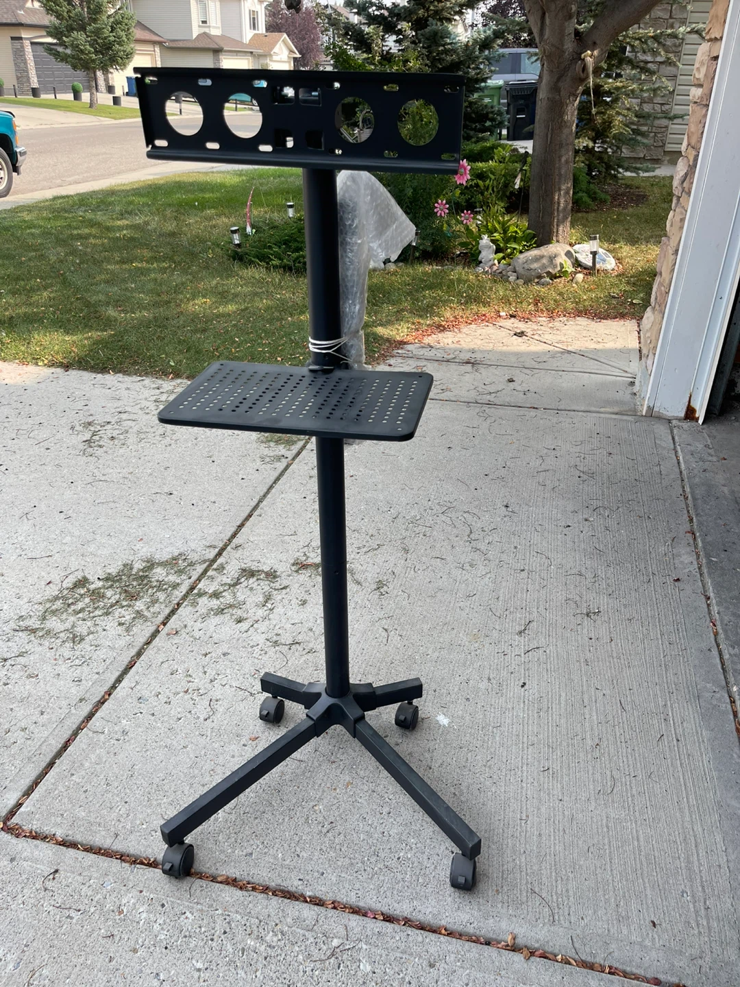 Mobile Tv Stand With Wheels - photo 3