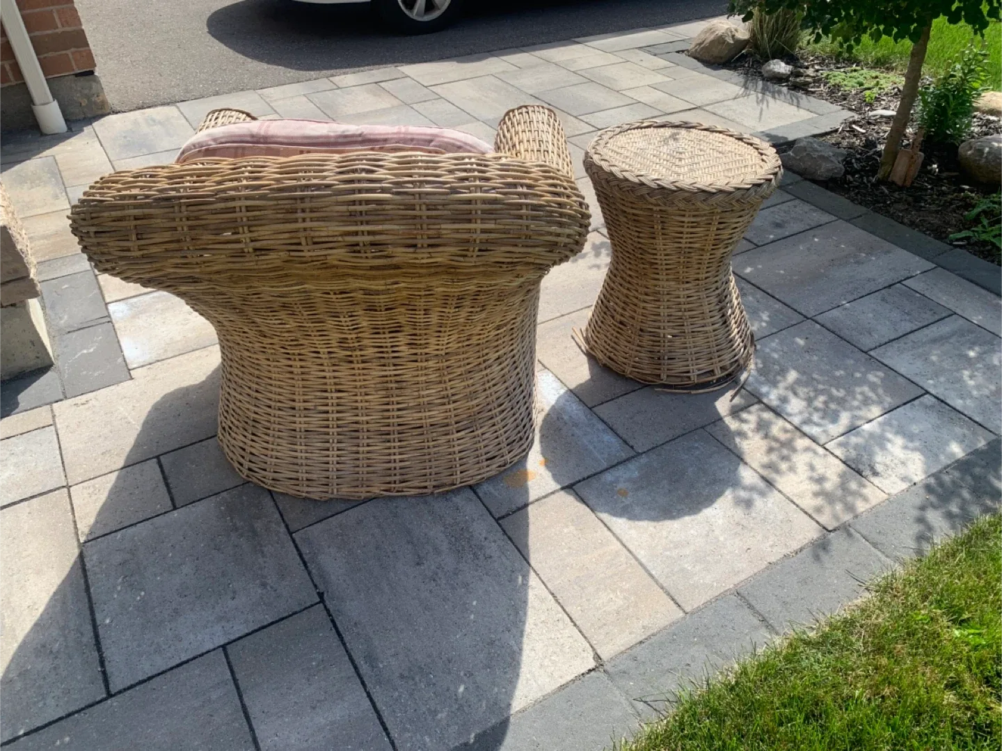 Wicker Chair and Side Table Set image indicator(2)