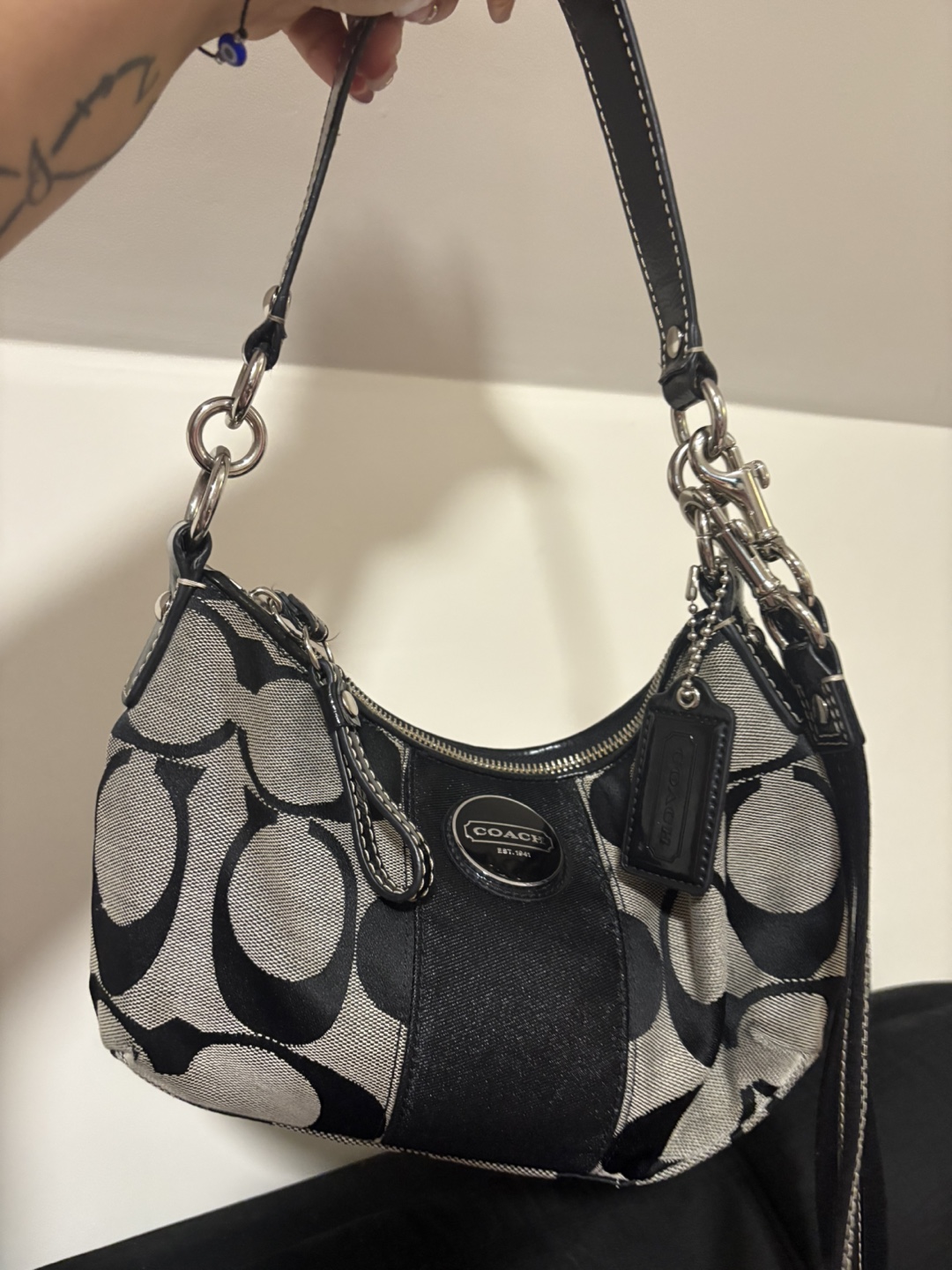 Coach signature shoulder bag - photo 2