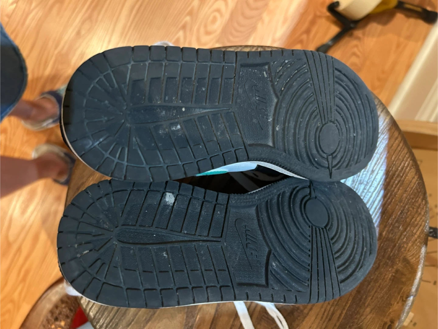 AIR JORDANS in great condition size 4Y - photo 5