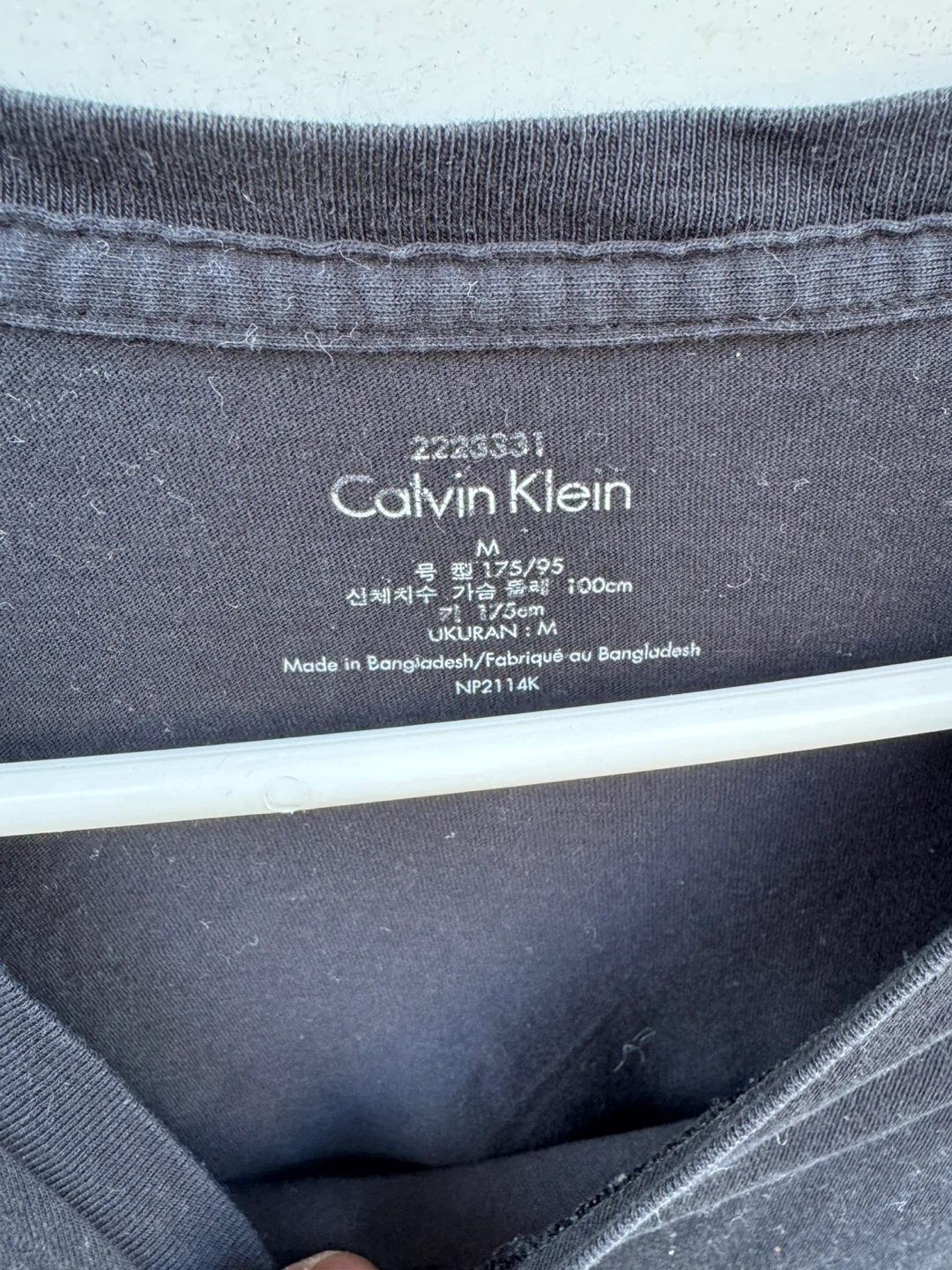 Calvin Klein Black V-Neck T-Shirt - Size M - photo 2