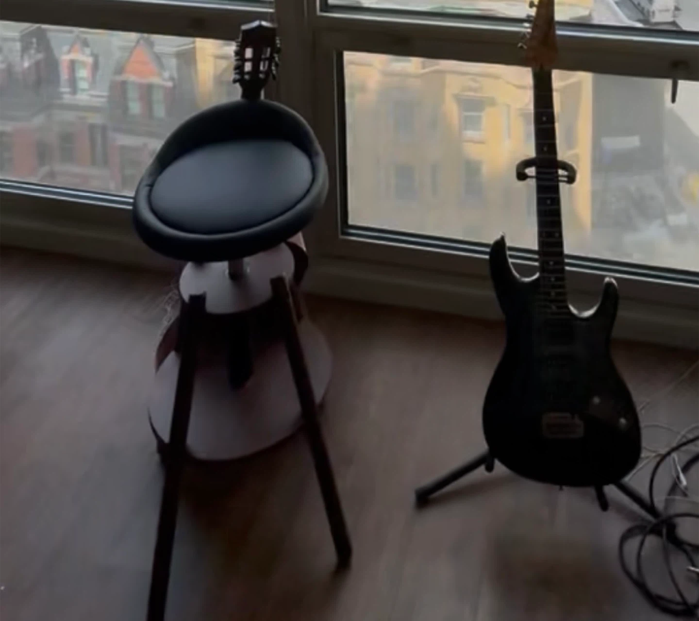 Adjustable Guitar Chair - photo 5