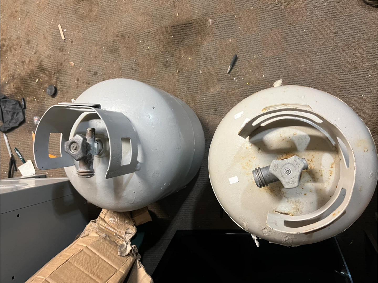 empty gas tanks - photo 2