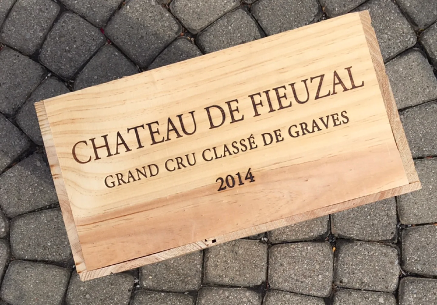 Chateau de Fieuzal Rouge Wooden Box thumbnail