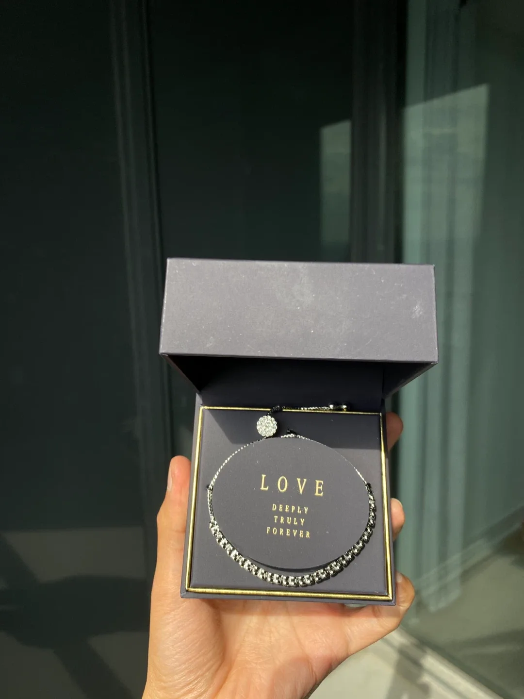 Brand NEW Sparkly Silver heart bracelet image indicator(3)