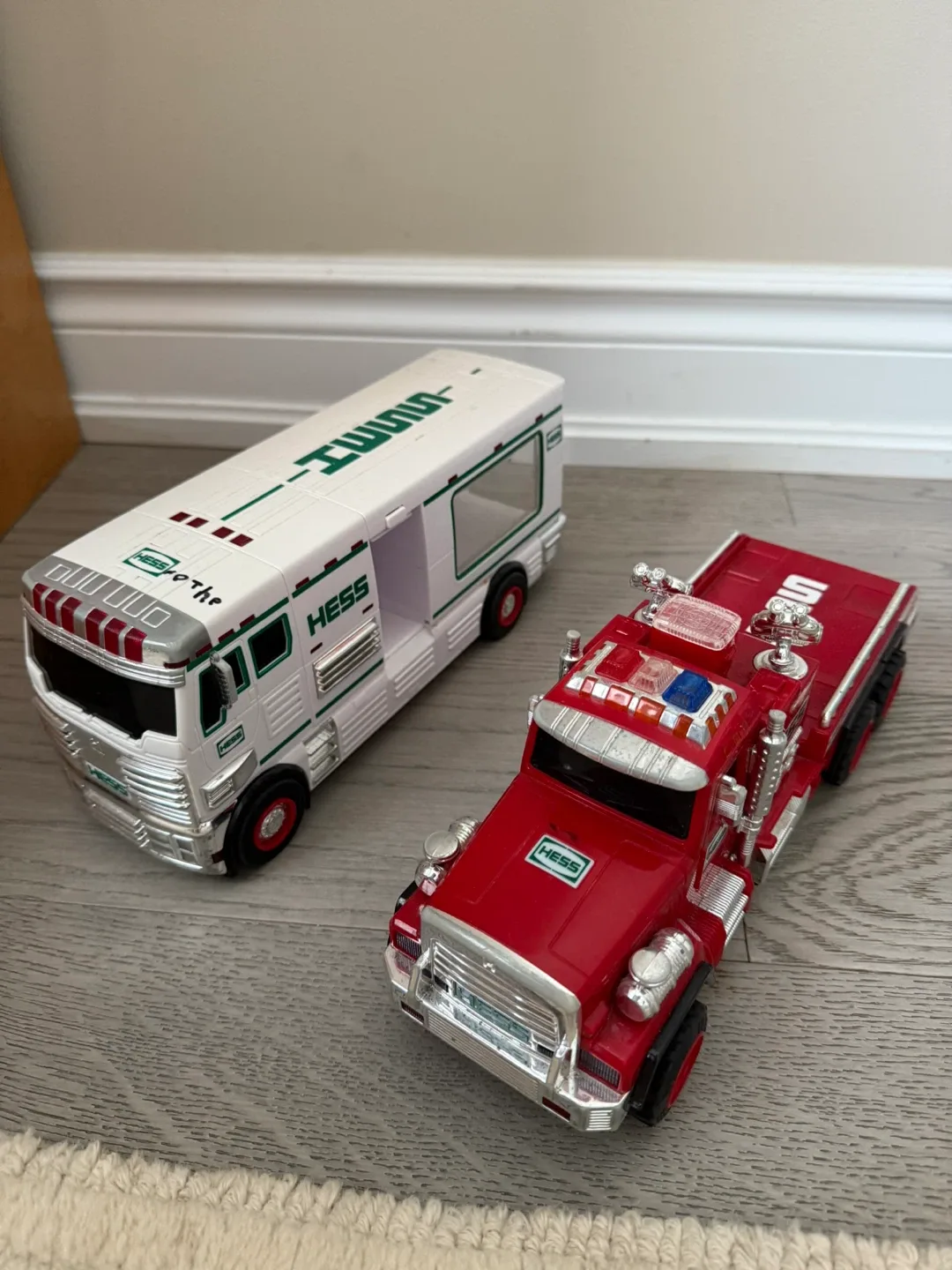 Hess Toy Truck and RV thumbnail
