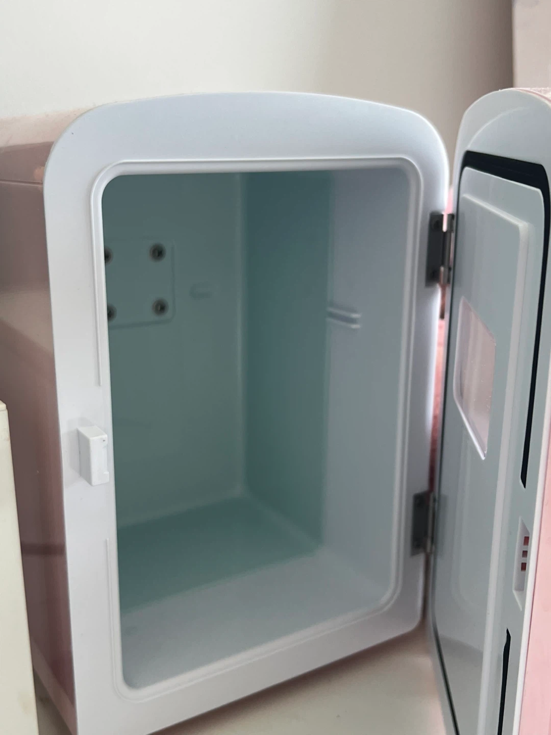 Koolatron Pink Mini Fridge - photo 2