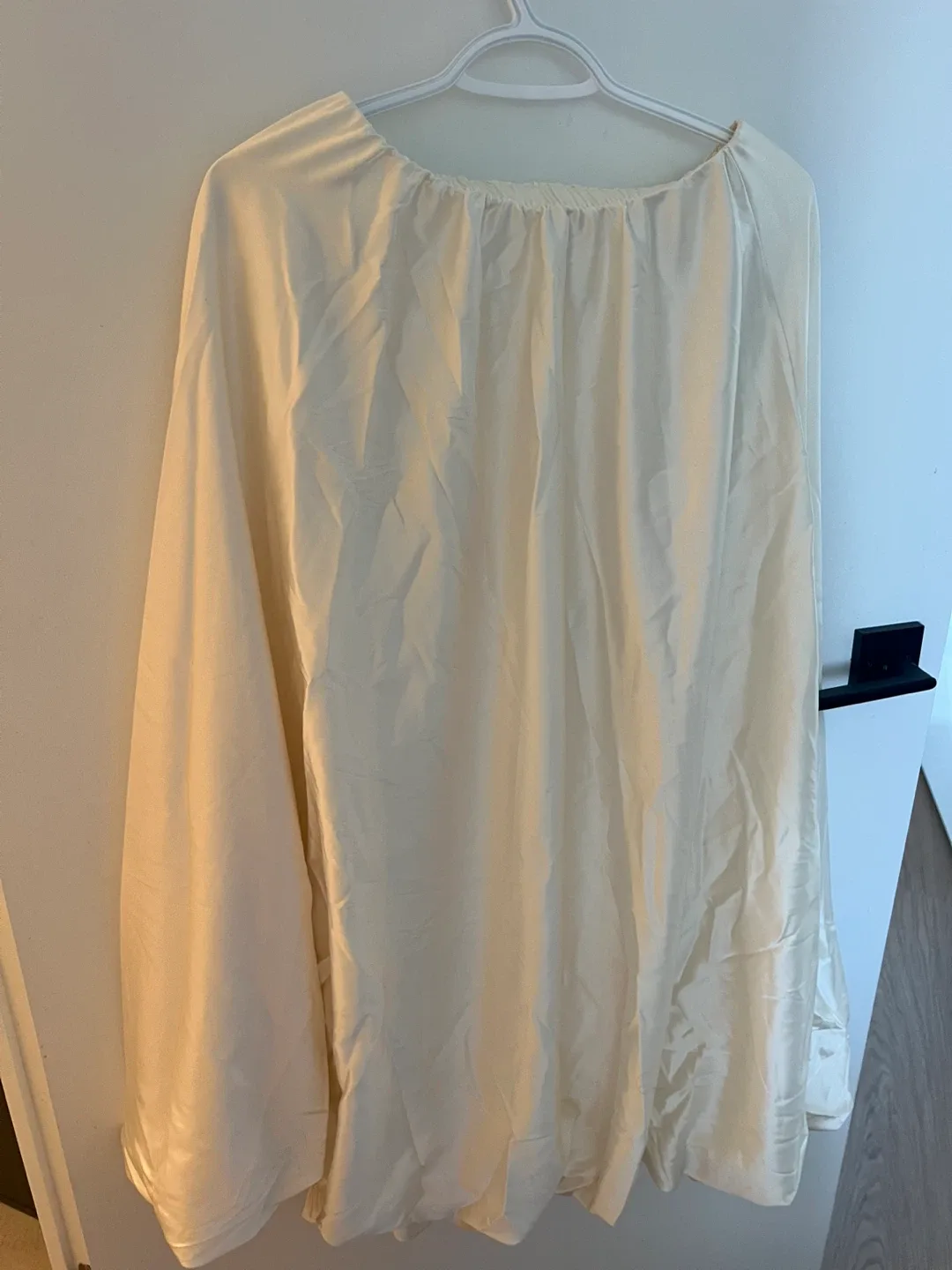 Satin Balloon Skirt XL thumbnail