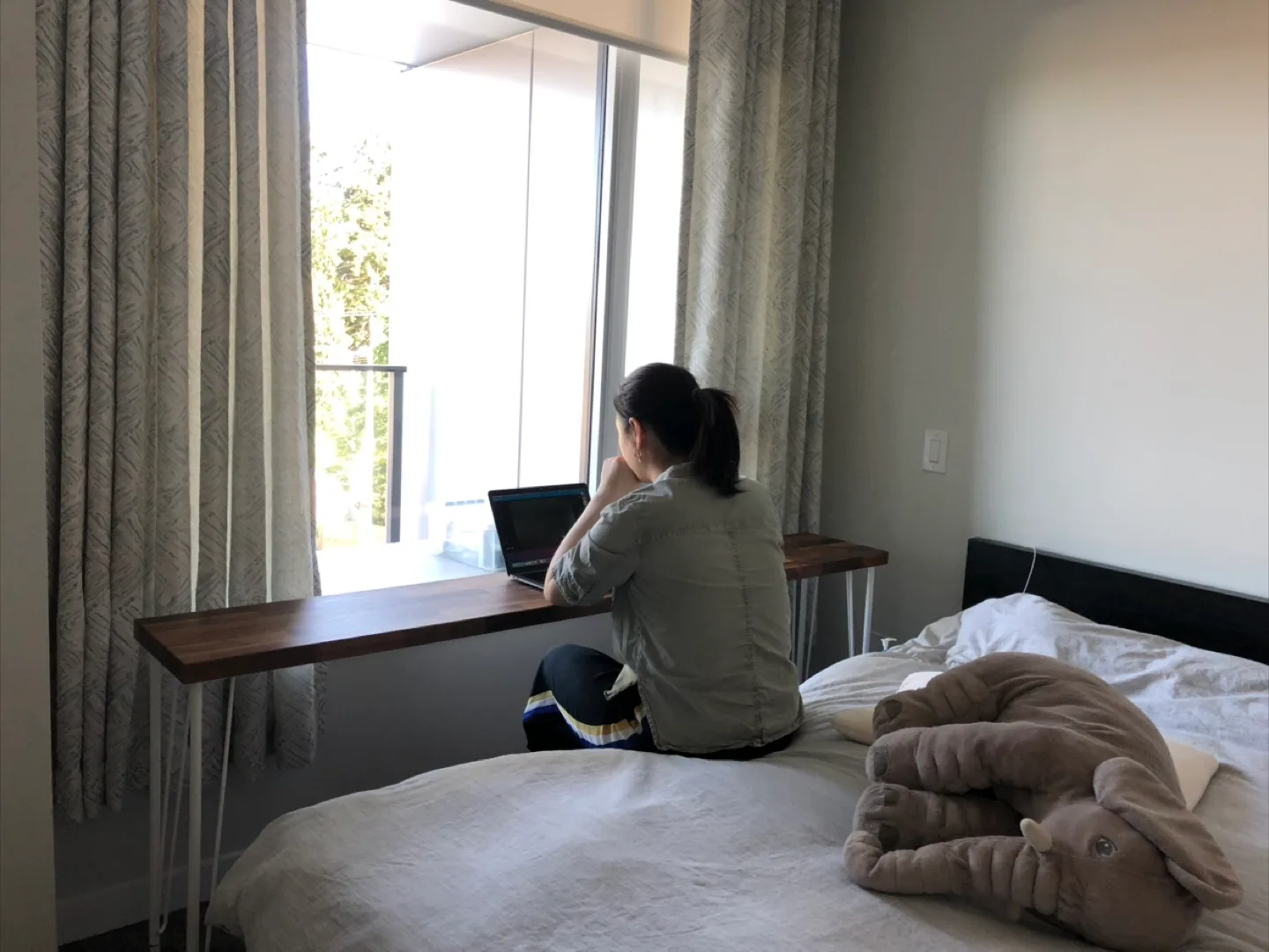 Long table/Over bed Table on wheels image indicator(4)