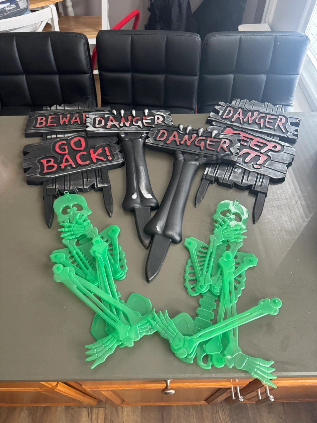 Halloween Yard Signs & Skeletons