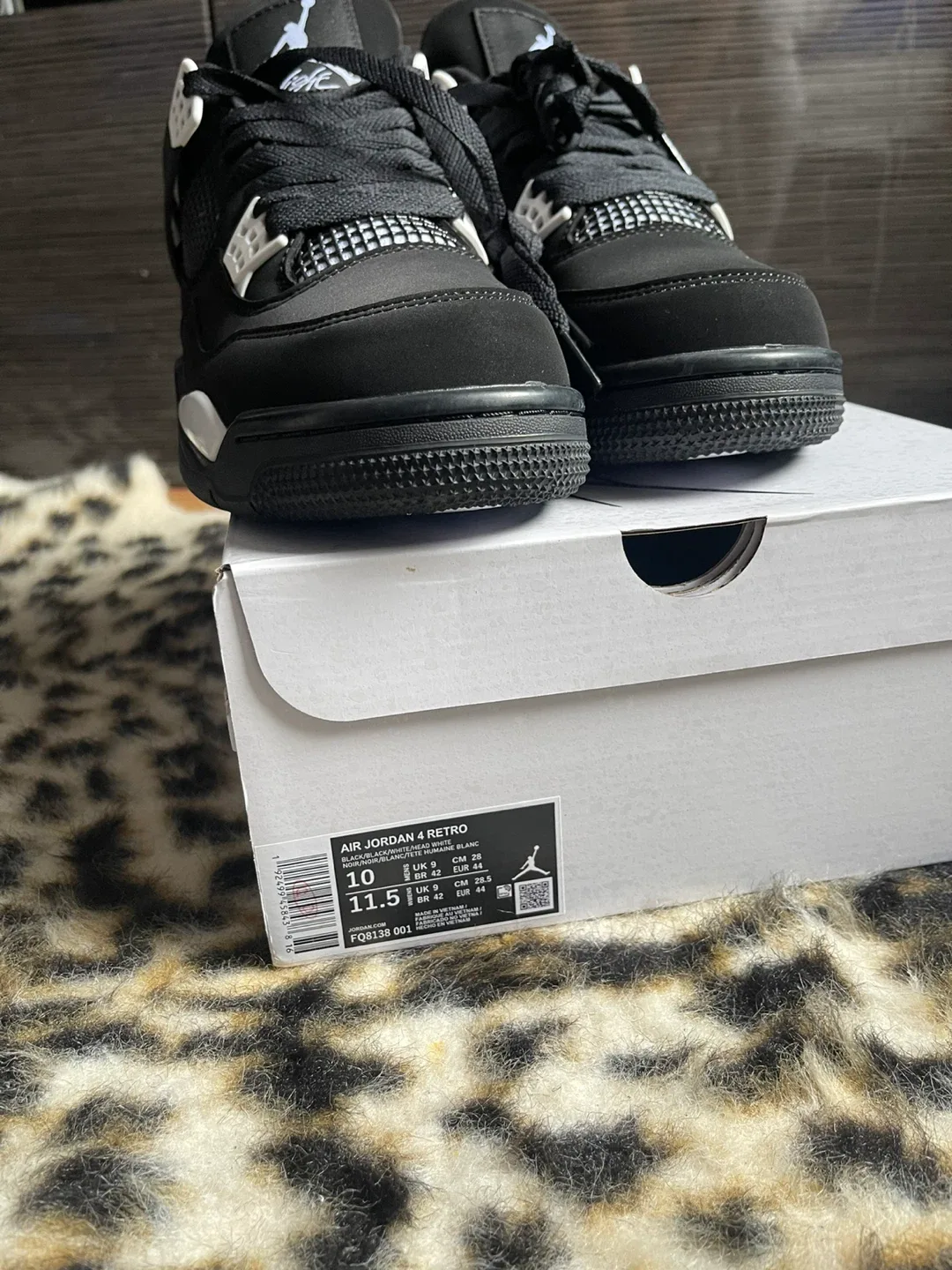 Air Jordan 4 Retro Black US 10 image indicator(5)