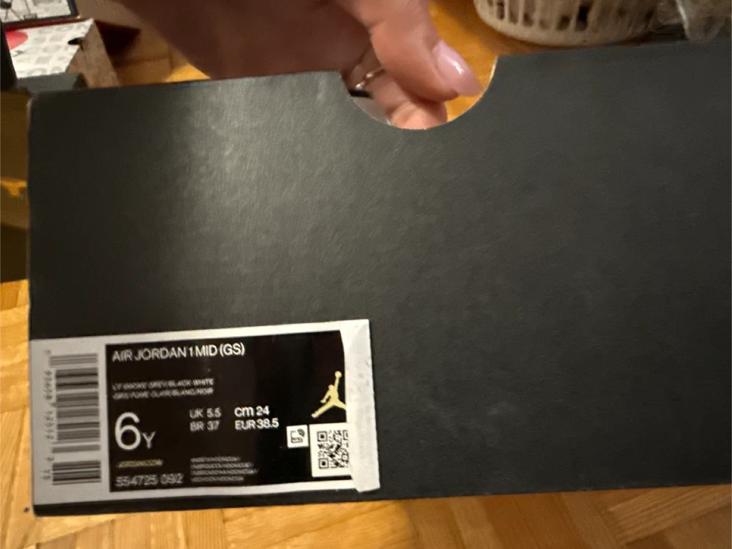 Air Jordan 1 Mid (GS) Grey/White - Size 6Y image indicator(3)