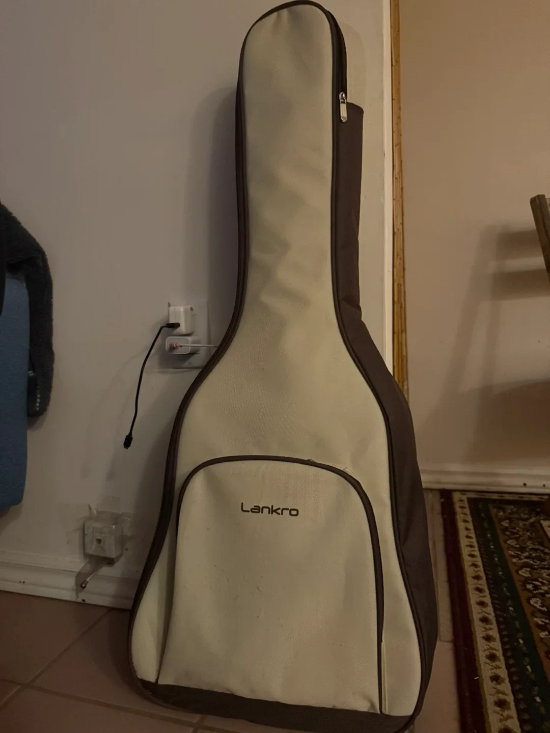 Lankro Acoustic Guitar with Case & Accessories image indicator(2)