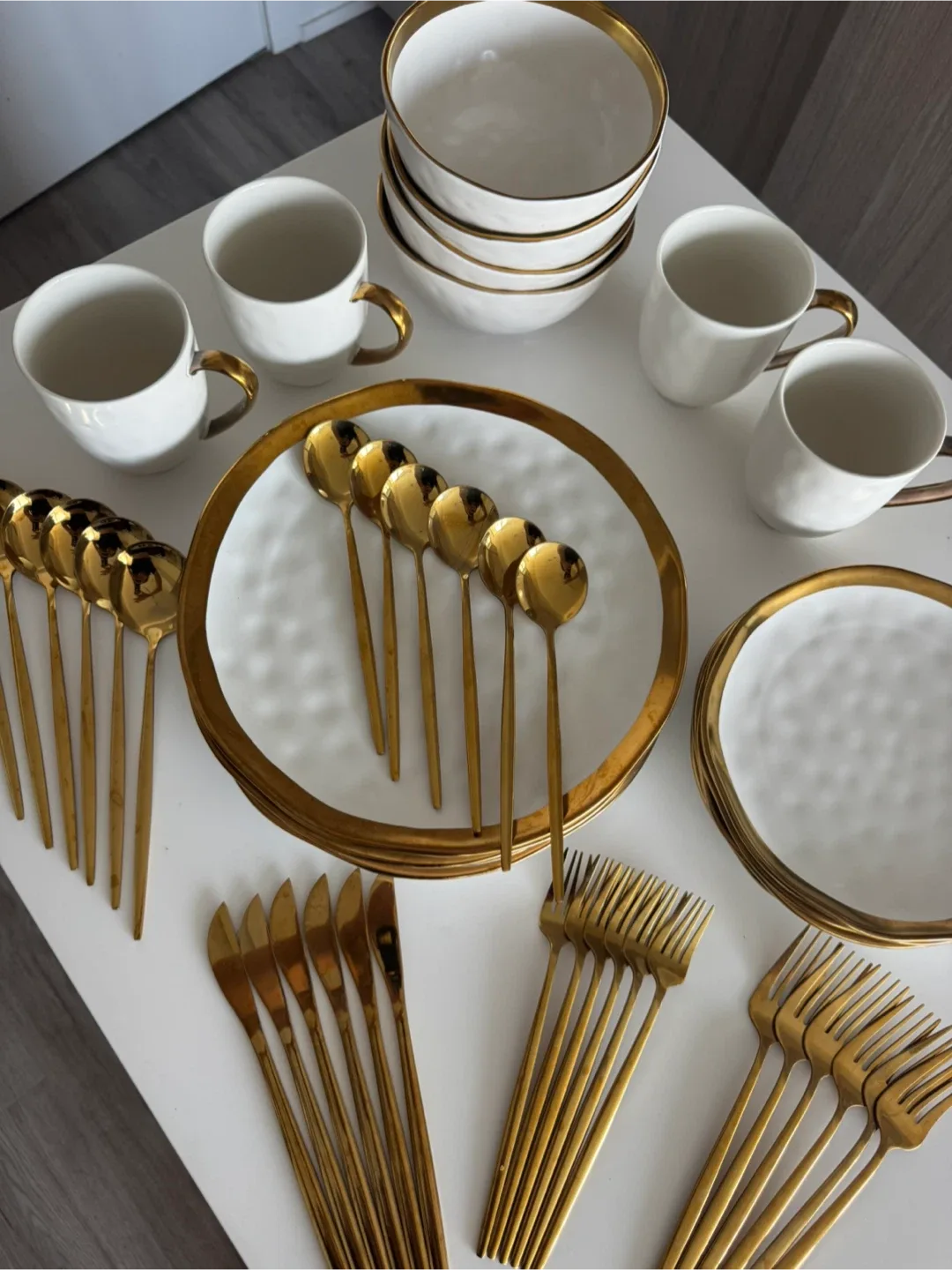 Luxe White & Gold Dinnerware Set thumbnail