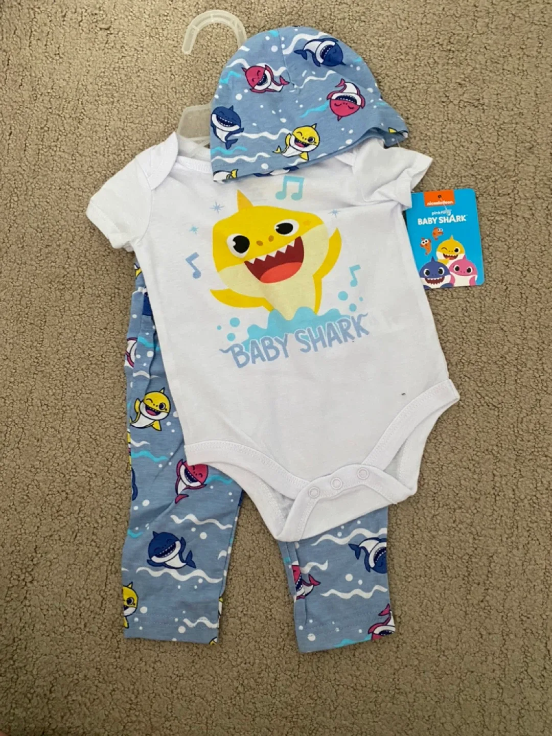 Pinkfong Baby Shark Outfit (0-3M) thumbnail