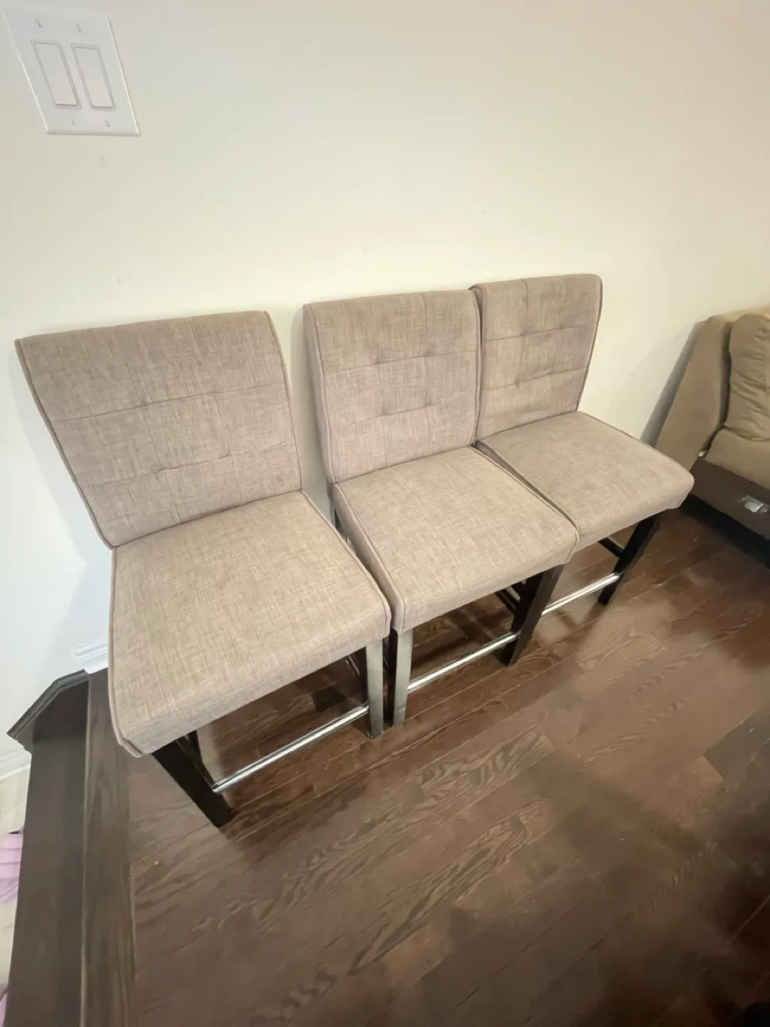 Set of 3 Bar Stools - Great Condition! image indicator(5)