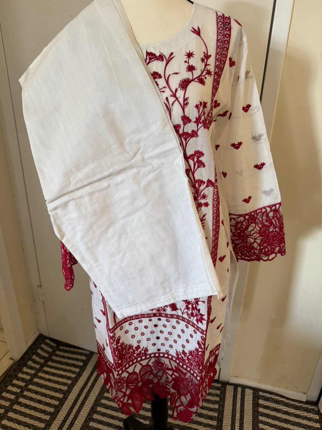 White & Red Embroidered Kurti - photo 3
