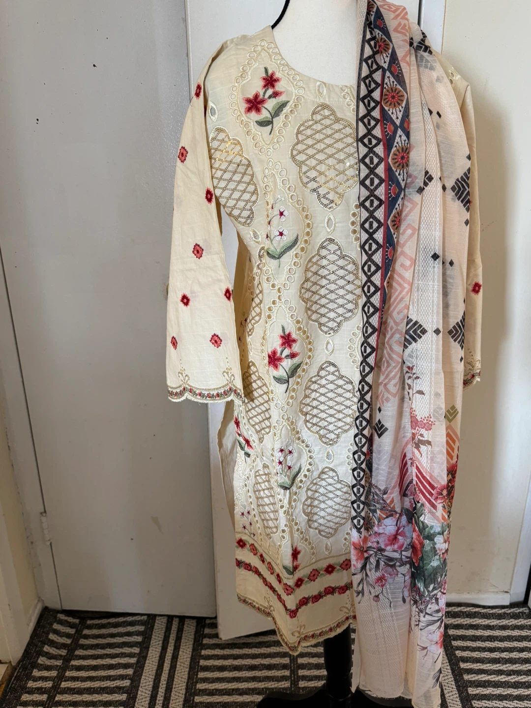Embroidered Salwar Kameez Suit - photo 4