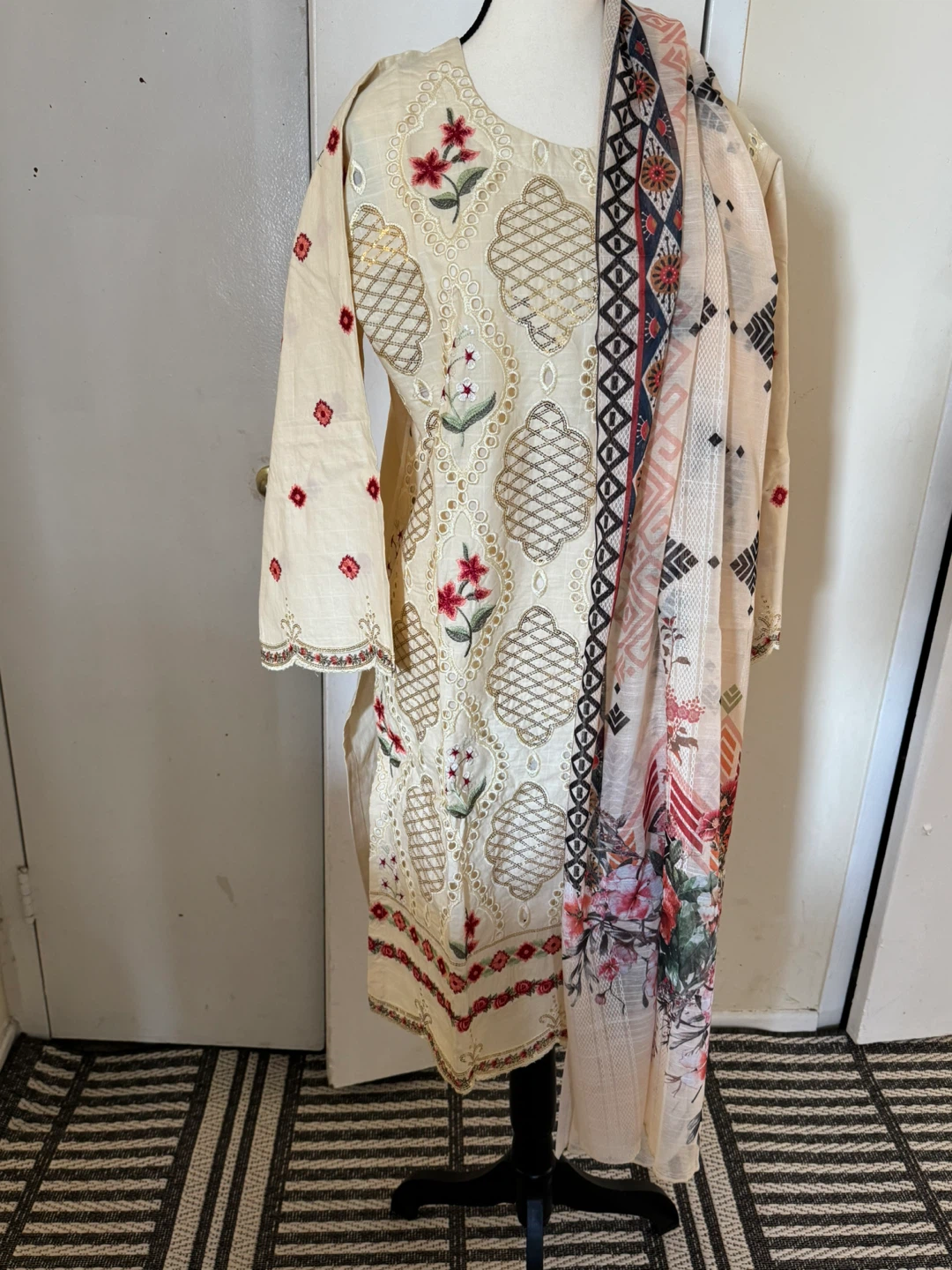 Embroidered Salwar Kameez Suit - photo 3